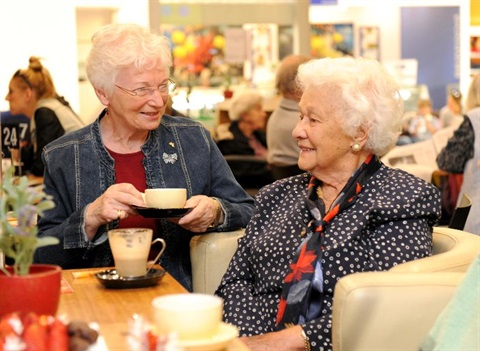 ladies-drinking-coffee-in-cafe