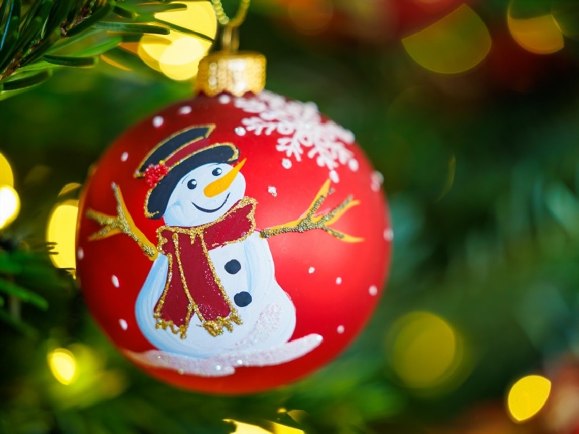 Christmas-Bauble-800px.jpg