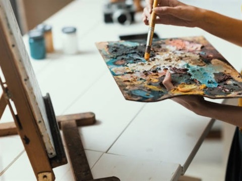 Painting-from-palette-800px.jpg
